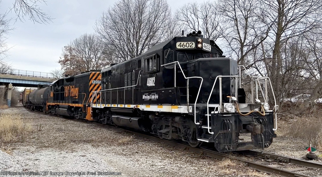 AB 4005 & WE 4602 now head toward Akron.